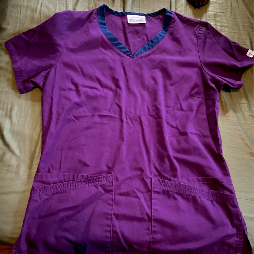 Scrub top